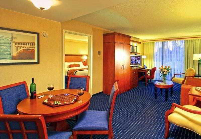 Courtyard By Marriott Canton North Canton Eksteriør billede